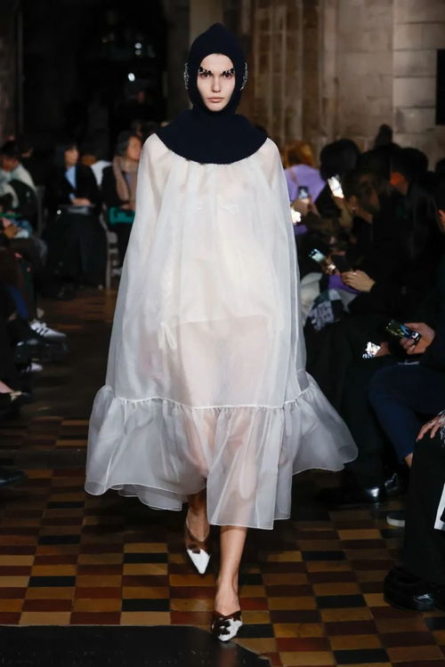 關于死亡主題的服裝設計也可以如此浪漫恐怕只有simone rocha了 simone rocha 2024秋冬系列